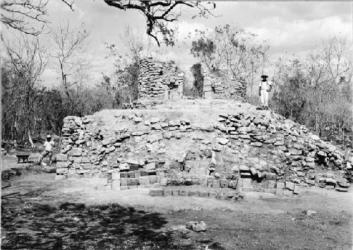 Round temple with stelae removed, Str. Q-126