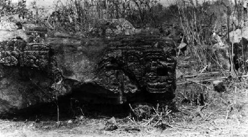 Upper part of east non-nodule side of Stela 3