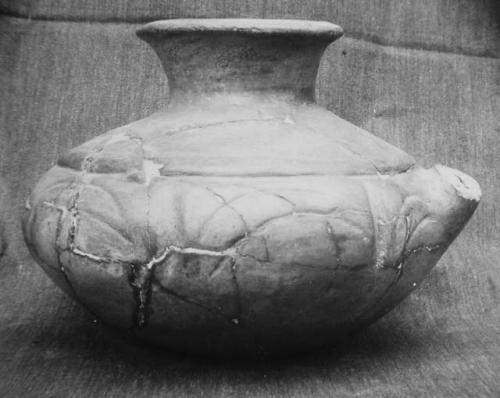 Orange (Usulutan?) jar with unbridged spout