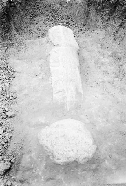 Stone column and "altar" stones - trench 10, column 29