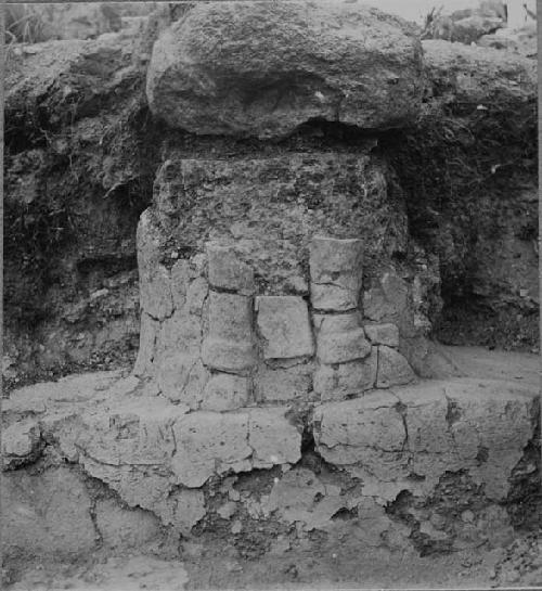 Stucco figure on East Column at Structure Q163