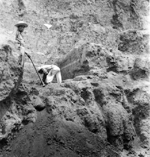 Excavation of structure 3 stairs, Mound E-III-3