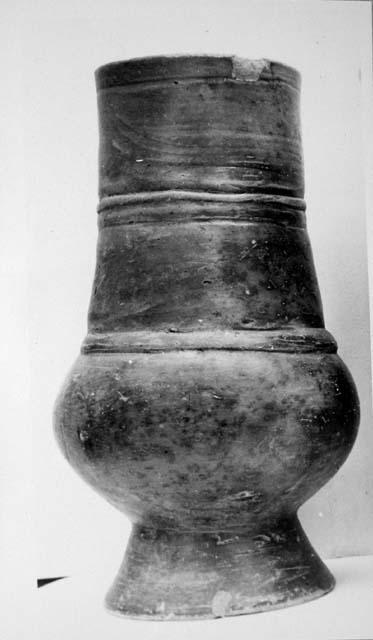 Plumbate pear-shaped jar on annular base and plumbate head and arm jar