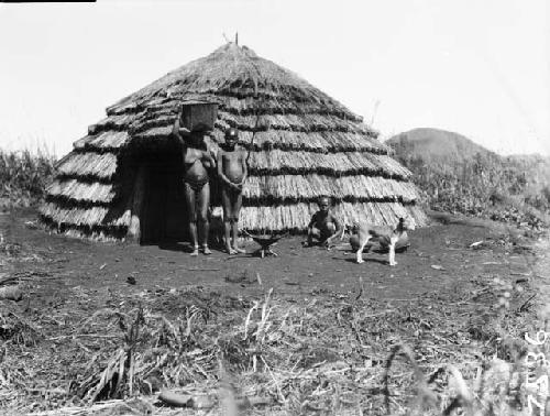 House of Mamwu speaking people with Lodjo