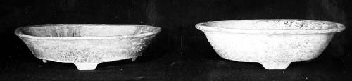 2 pottery tripod dishes of medium slate