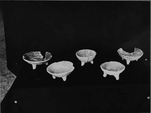 Five pots from tomb at Structure Q169