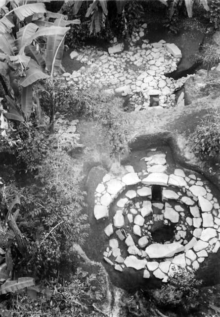 Underground passage and flagstone-paved terrace, Round Structure in La Gruta