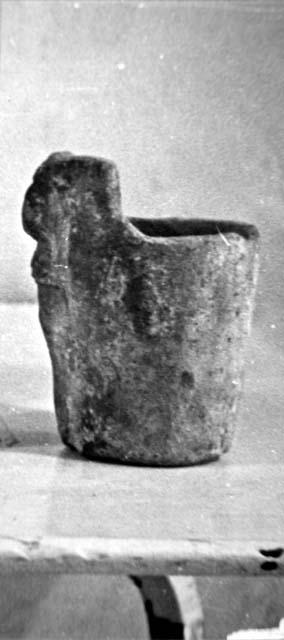 Ceramic effigy vessel, anthropmorphic face