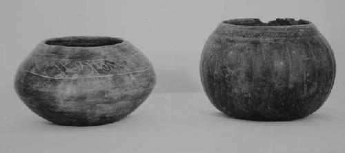 Miraflores black-brown fine incised seed jars