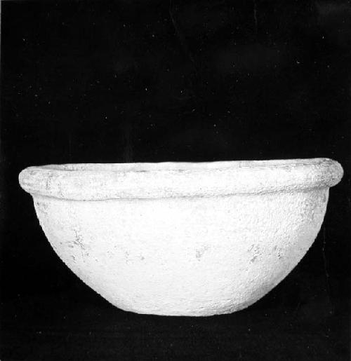 2 pottery vessels