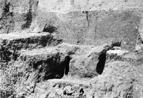 Southwest corner of Tomb 1 during excavation, Structure E-III-3