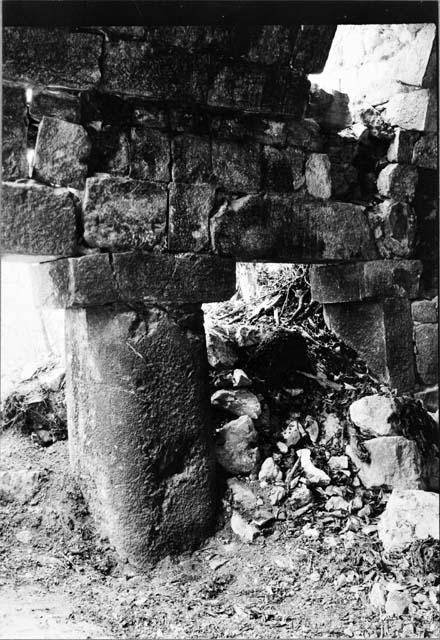 South column and jamb of Structure 1A4