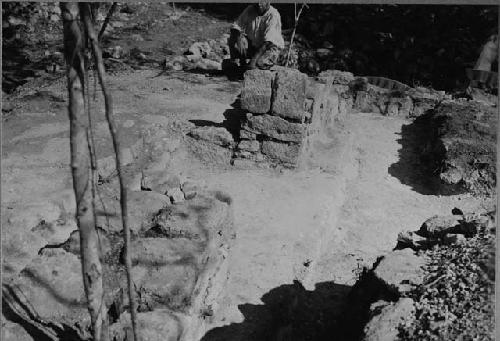 Altar and piers at Structure Q153