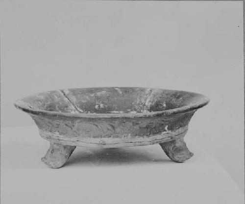 Tripod carved bowl with animal-head feet