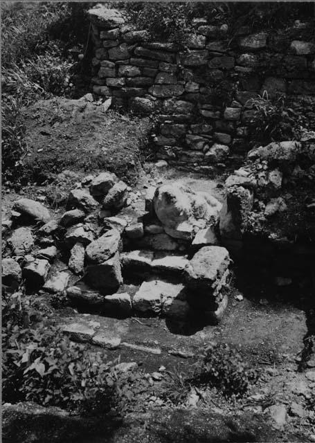 Structure Q162. Stone and plaster tigre at SW corner of Castillo