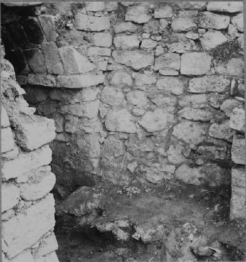 Group R-85 to 90.  South entrance to vaulted passage