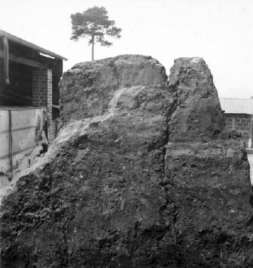 Mound E-III-3: floor of structure 3b, steps of 3c, and platform of 3d