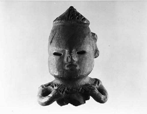 Large clay figurine head, archaic type