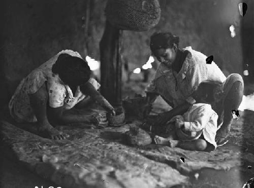 Women making pottery, House of Lorenzo