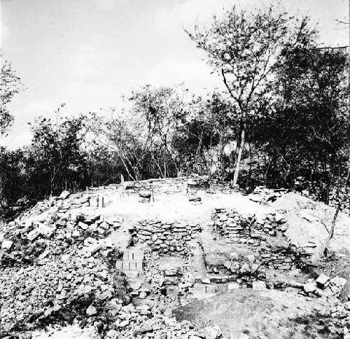 Str. Q-82 Trench through stairway, exposing early construction