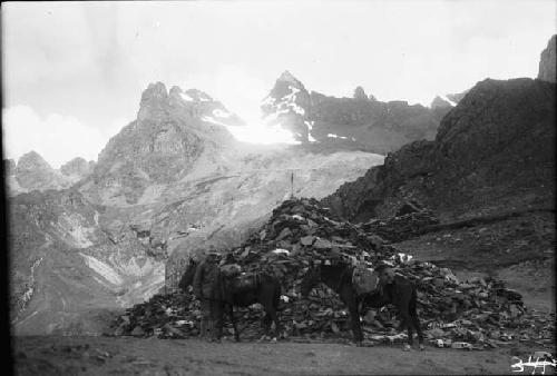 Cairn in mountain pass - Wacocnoaecoc