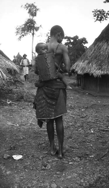 Tuabo clan, woman carrying infant