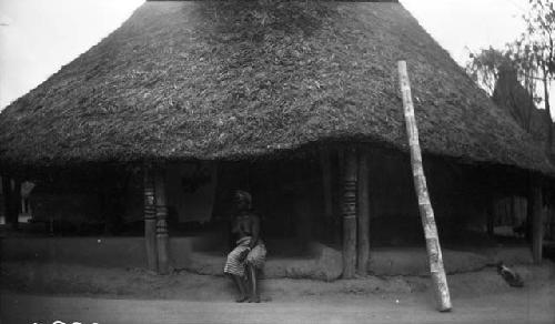 Hut in paramount Chief Wo's Zurii compound