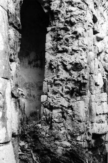 Building northeast of palace (serpent facade); masonry at doorway