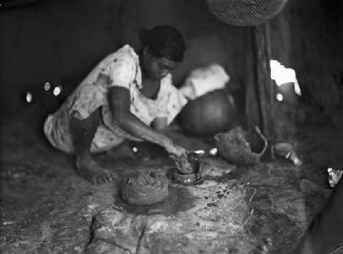 Woman making pottery, House of Lorenzo