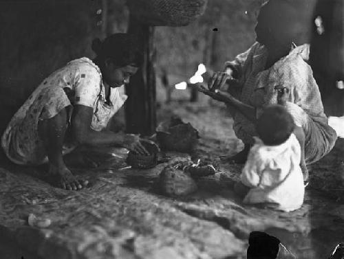 Women making pottery, House of Lorenzo