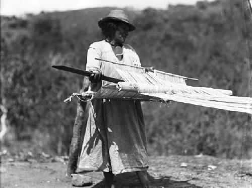 Placing the Batten in the Loom; House of Tiburcio Jimenez