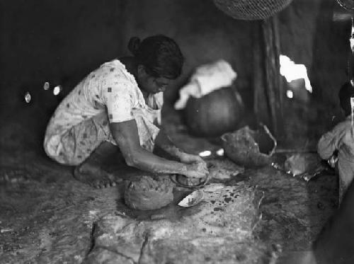 Woman making pottery, House of Lorenzo