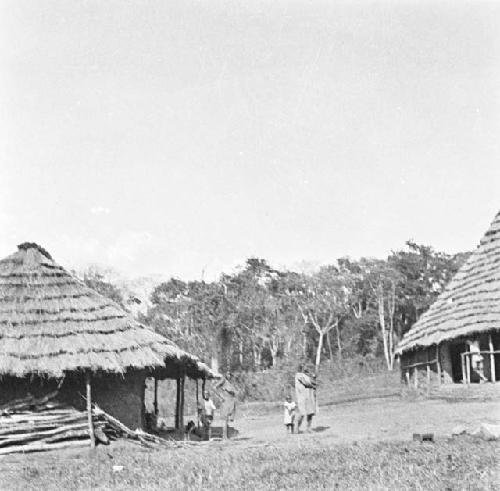 Maragoli huts in mining areas near Kaimosi