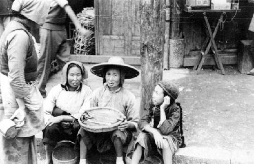 Women sitting with baskets