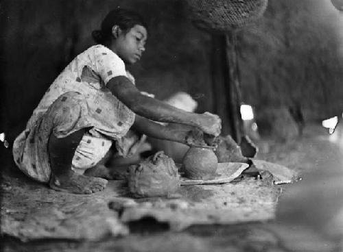 Woman making pottery, House of Lorenzo