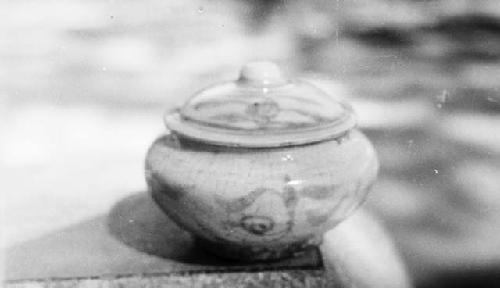 Pottery jar with lid