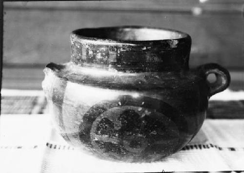 Ceramic pot belonging to Rawdon Hoare