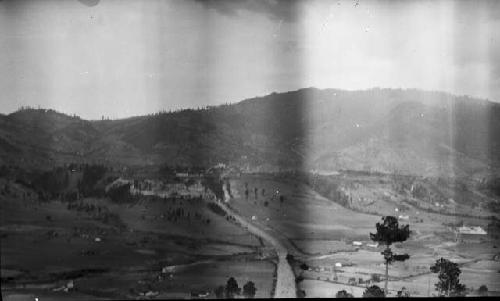 View between Quitzaltenango and Santa Cruz Quichi