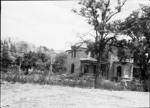 House and Yard, Bluff City