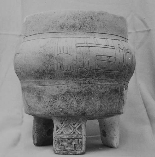 Cylindrical tripod - of Tiquisate (Early type) ware