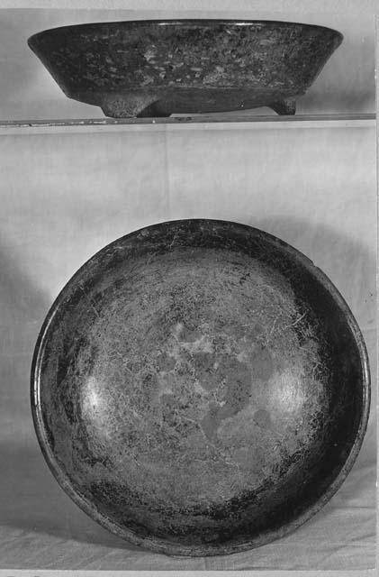 Basal-break slate tripod bowl.