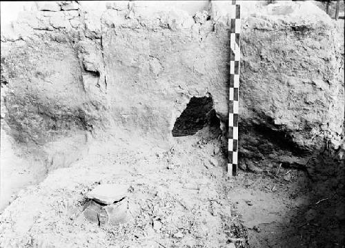 Storage Jar In Situ With Slab Cover, room 1