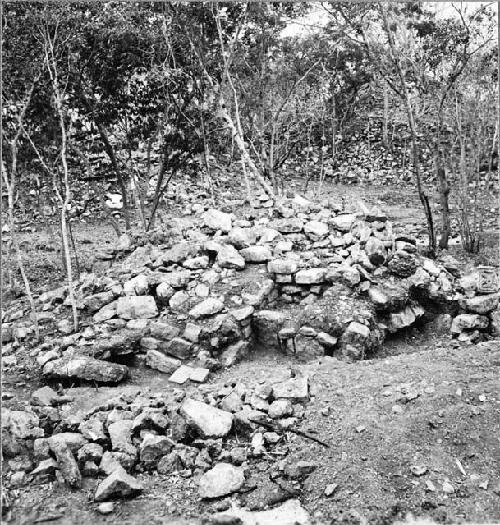 Overview of mound, Structure Q-90