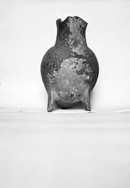 Pottery vessel I from Prilepac, front view