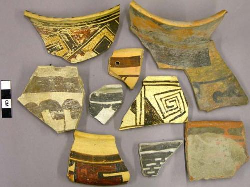 Decorated rim potsherds