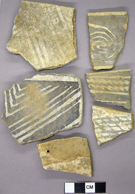 Decorated rim potsherds