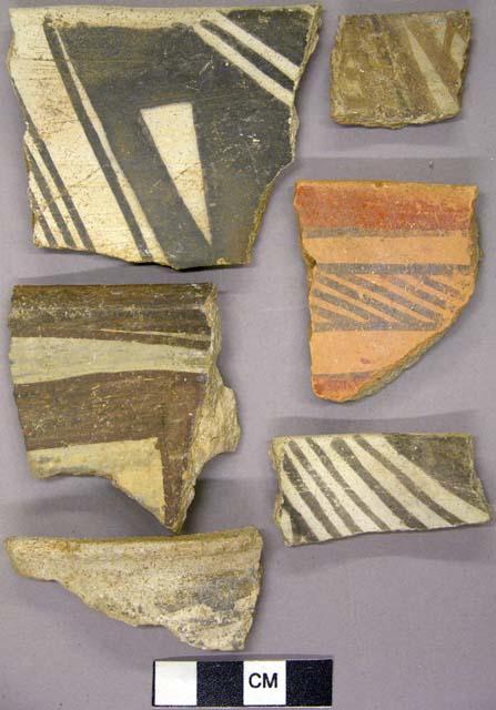 Decorated rim potsherds