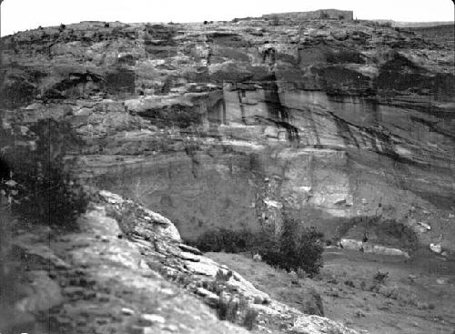 Between Mexican Hat and Bluff