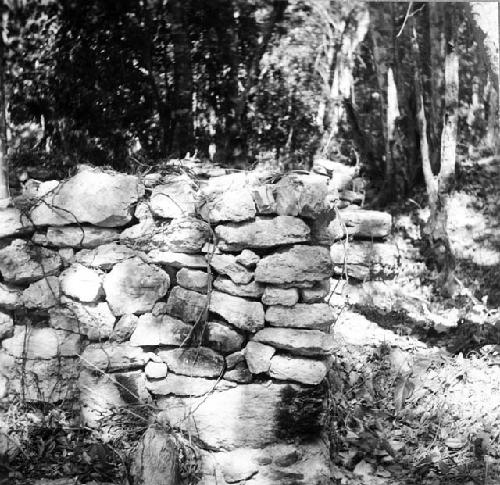 Edificio de Los Grandes Columnas. Close up of wall construction, main edifice