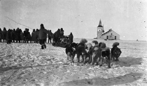 Doctor Knud Rasmussen and dogs from Greenland